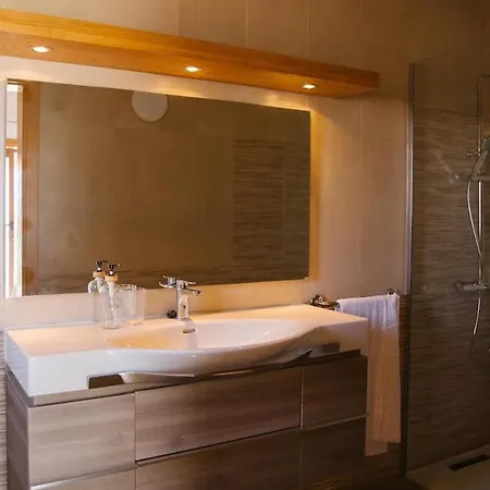 Apartment - Upper Deck Double In Barbuja